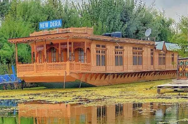 Houseboat Stay In Dal Lake Is An Unforgettable Experience